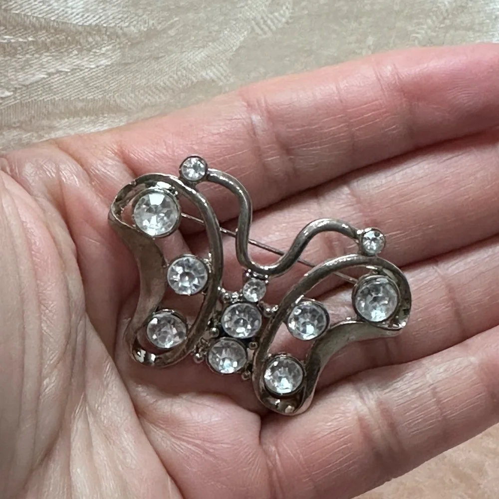 Woman’s Brooch Rhinestone Bezel Set Elegant Silver tone Butterfly pin 4146 L